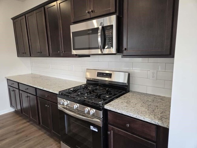 Building Photo - 12 Briarwood Dr W