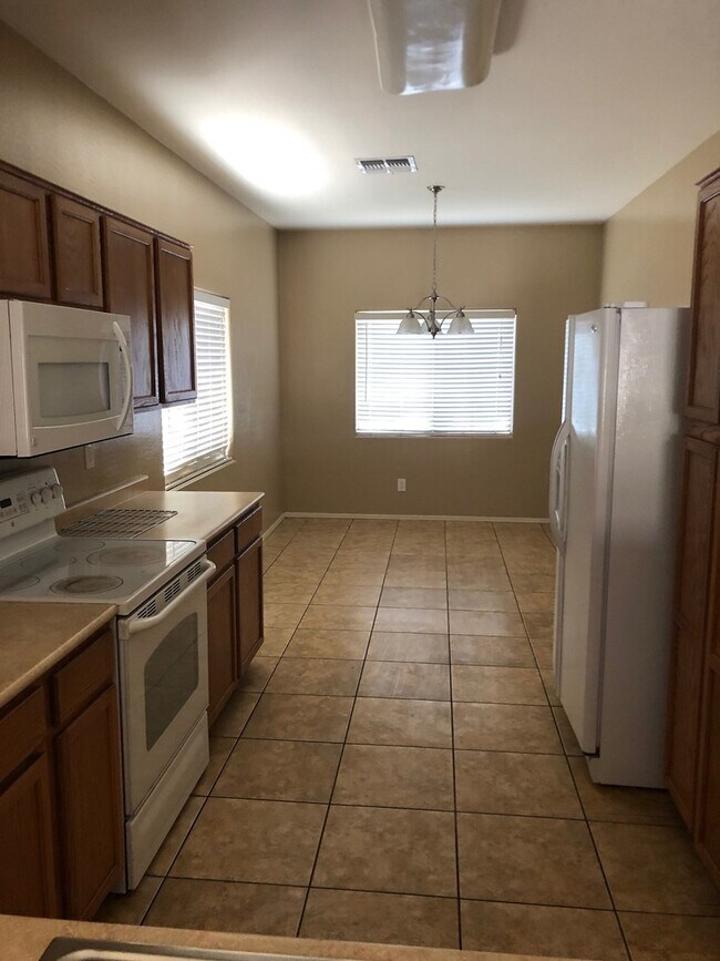 Building Photo - Beautiful Single-Level 3 Bedroom, 2 Bathroom Home in Maricopa