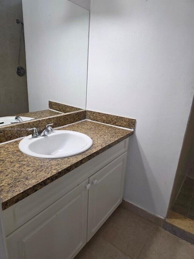 Building Photo - 1206 Seaview