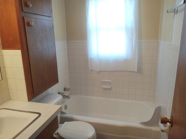 Building Photo - SW 413/415 Milan