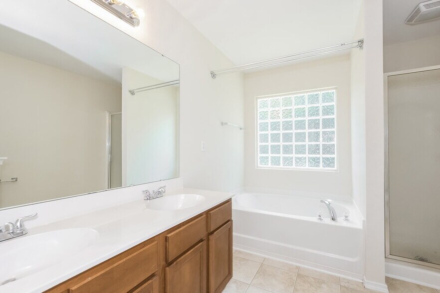 Building Photo - 3031 Buckleigh Dr
