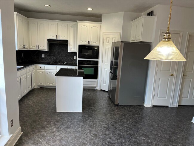 Building Photo - 503 Taskwood Dr