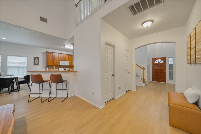 Building Photo - 9610 Beckwood Post Dr