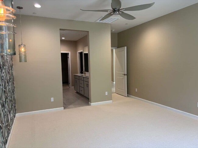 Building Photo - Stylish 2-Bedroom Oasis Domani, Residents ...