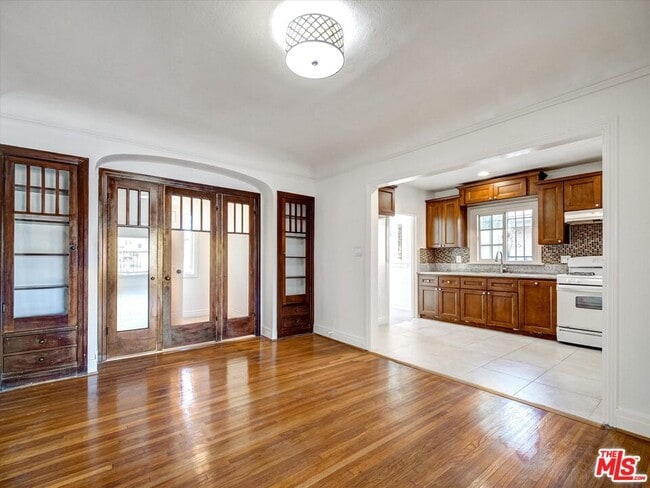 Building Photo - 243 N Berendo St