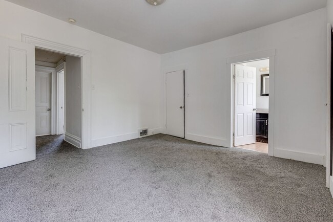 Building Photo - 834 Industry St