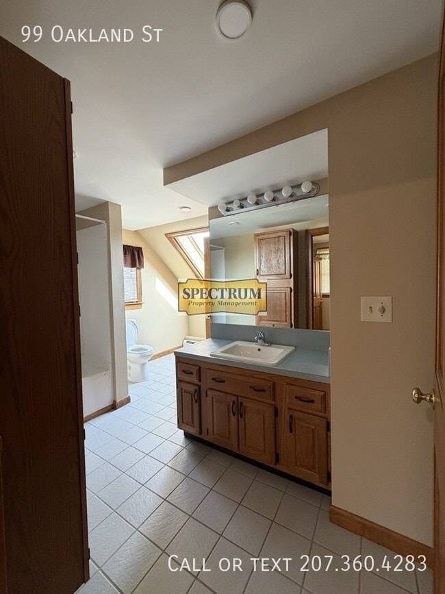 Building Photo - 99 Oakland St