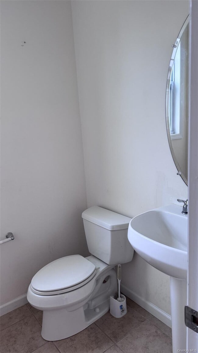 Building Photo - 245 Buttonwood Way