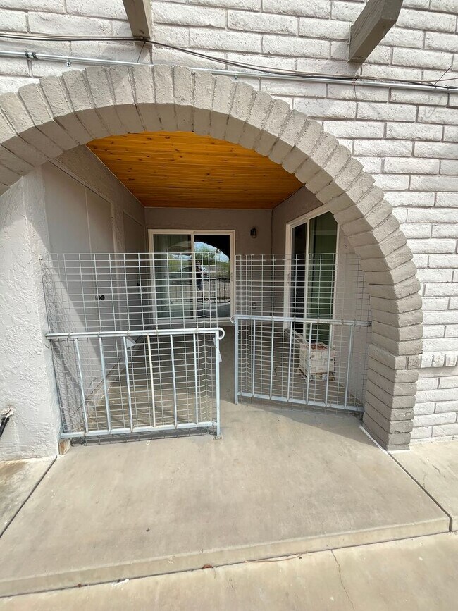 Building Photo - 90 Mariposa Dr
