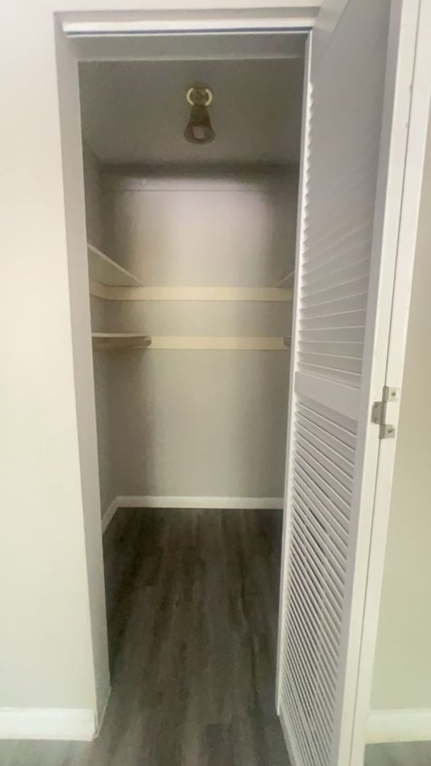 Building Photo - 2 Bedroom, 2 bathroom condo For Rent in Town N Country!