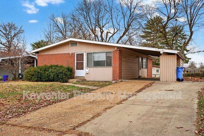 Building Photo - 900 Paddock Dr