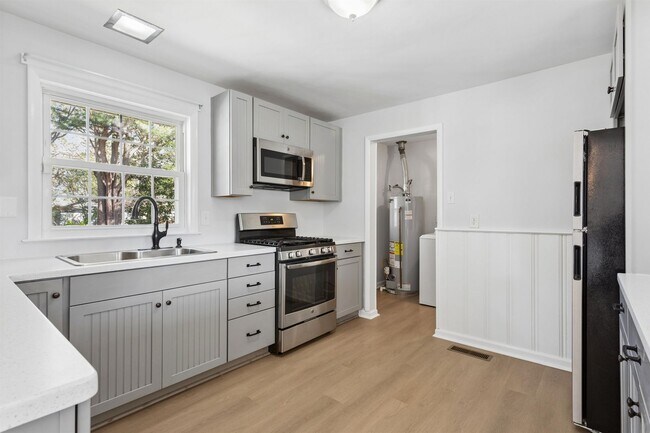 Building Photo - 3BR Rancher Hampton/Langley AFB