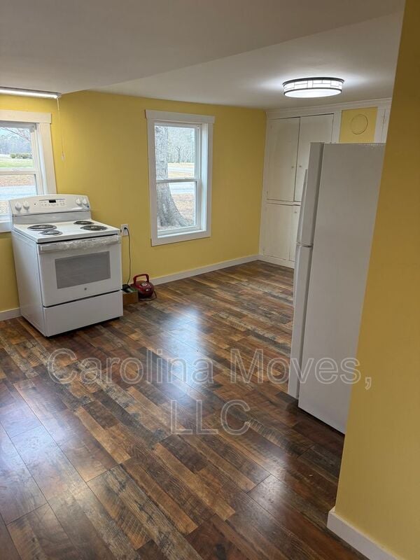 Building Photo - 7895 New Cut Rd