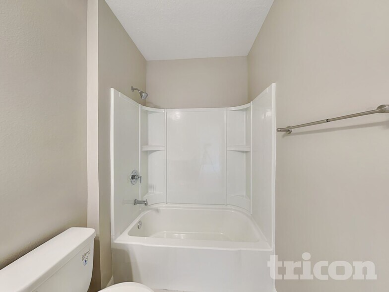 Building Photo - 212 Garnet Ave