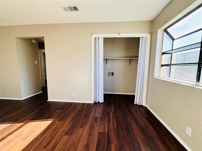 Building Photo - 10211 Brownie Dr