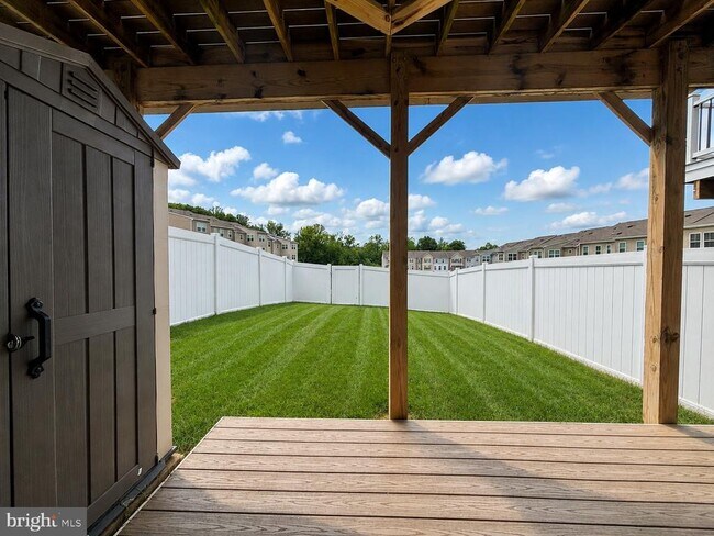 Building Photo - 4811 Hicks Dr
