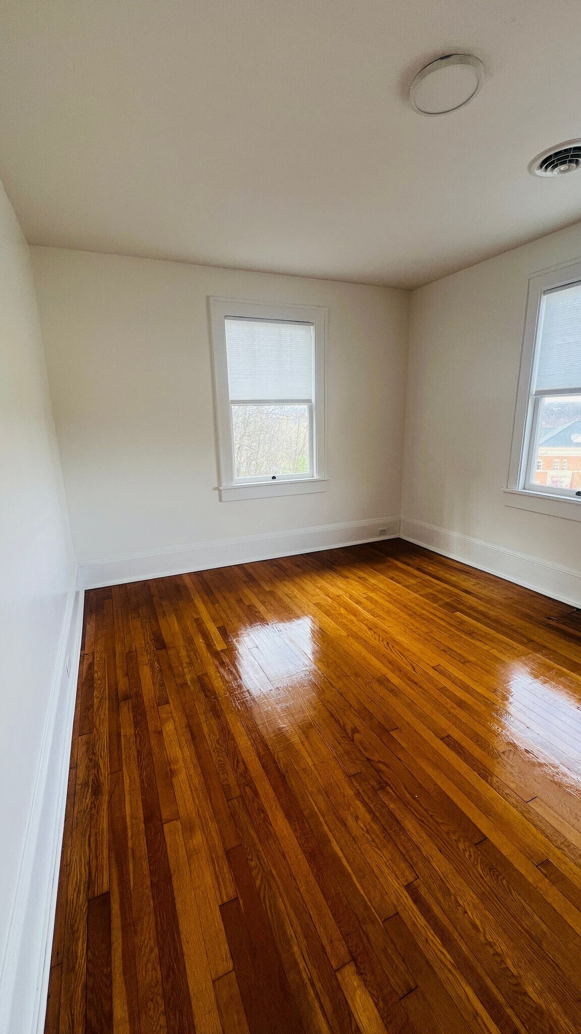 Building Photo - 812 Tyler Ave