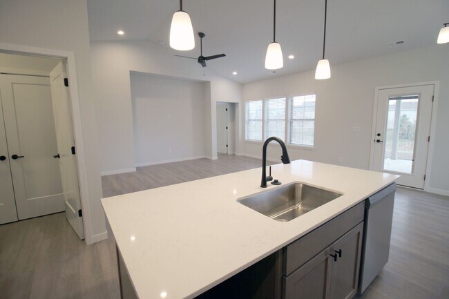 Building Photo - 2206 Rocky Ln