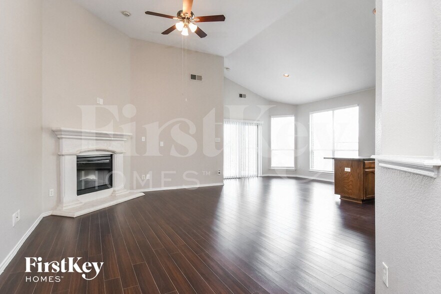 Building Photo - 1101 Vista View Dr