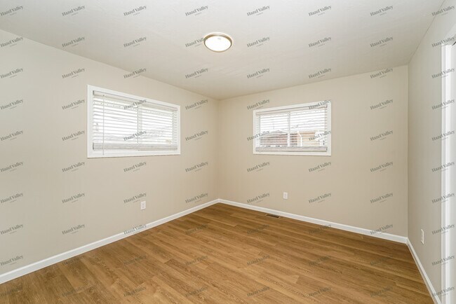 Building Photo - 4863 Southwood Dr