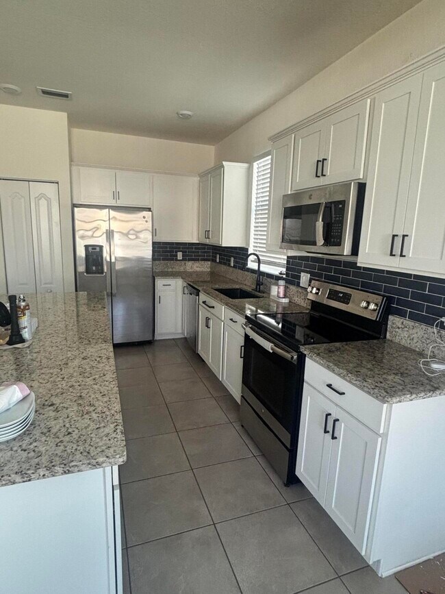 Building Photo - 8010 NW Greenbank Cir