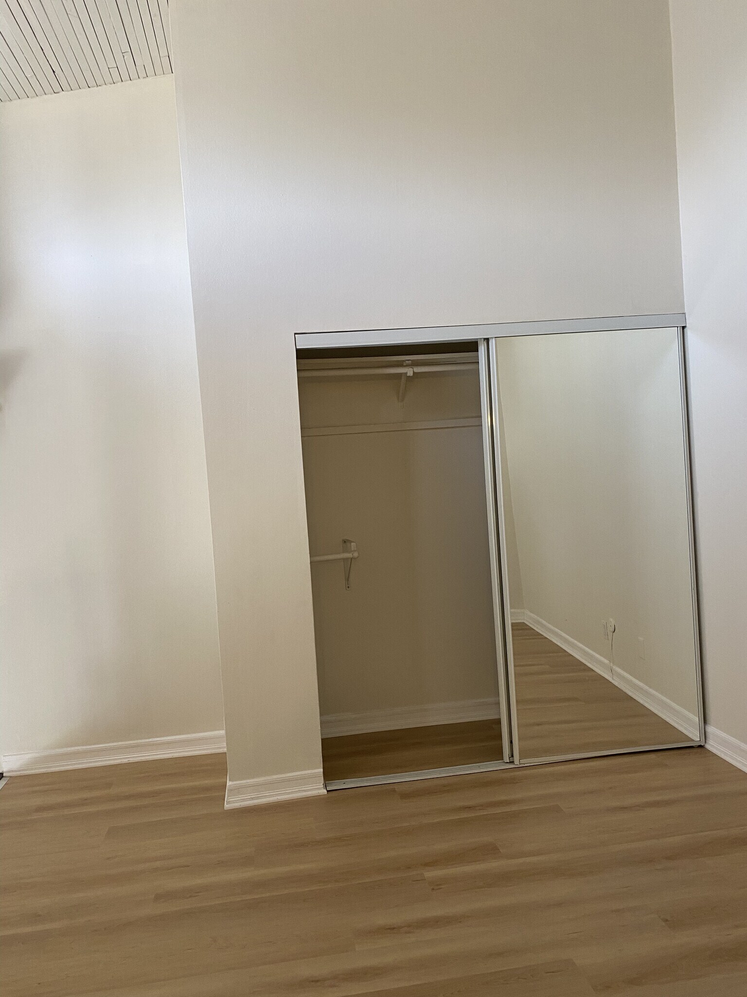 Building Photo - 5460 White Oak Ave