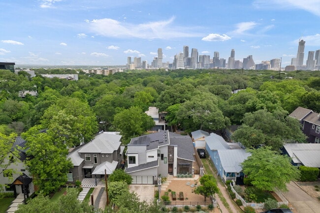Building Photo - Modern Oasis in Bouldin Creek