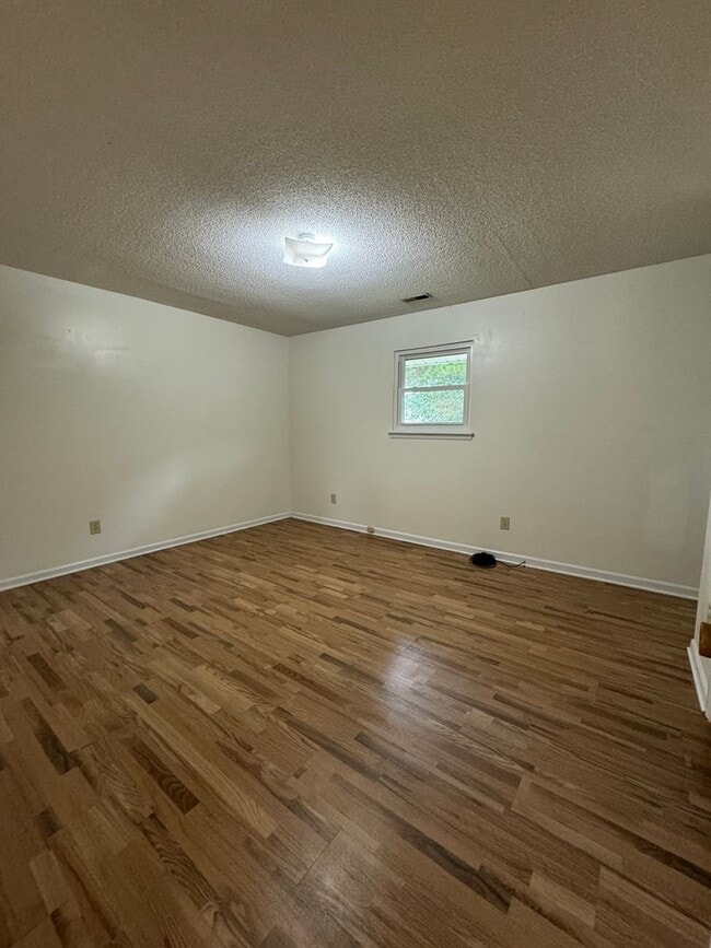 Building Photo - Snuggle Up on Sitton