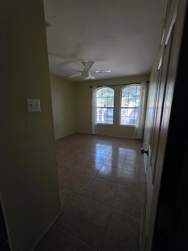 Building Photo - 312 Mescalero Dr