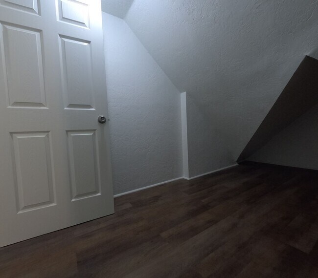 Building Photo - 1305-07 McDonald RENT/RENT-T0-OWN