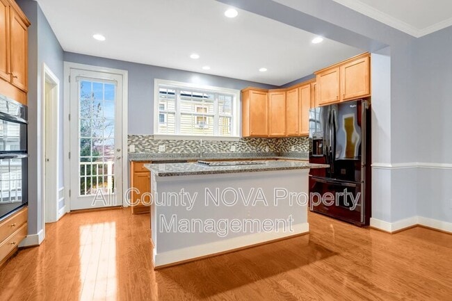 Building Photo - 2093 Laura Mews Pl