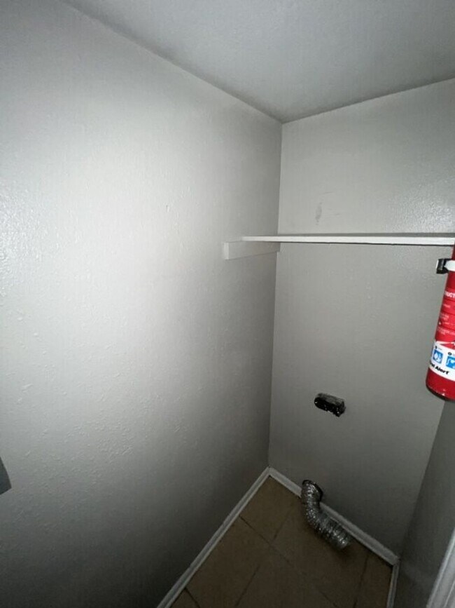 Building Photo - Weston St.