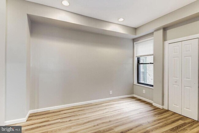 Building Photo - 2343 N College Ave