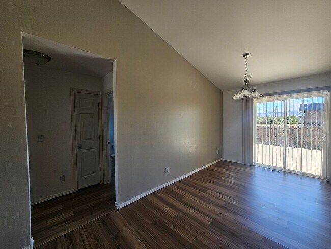 Building Photo - 3 Bedroom Home with Outdoor Space