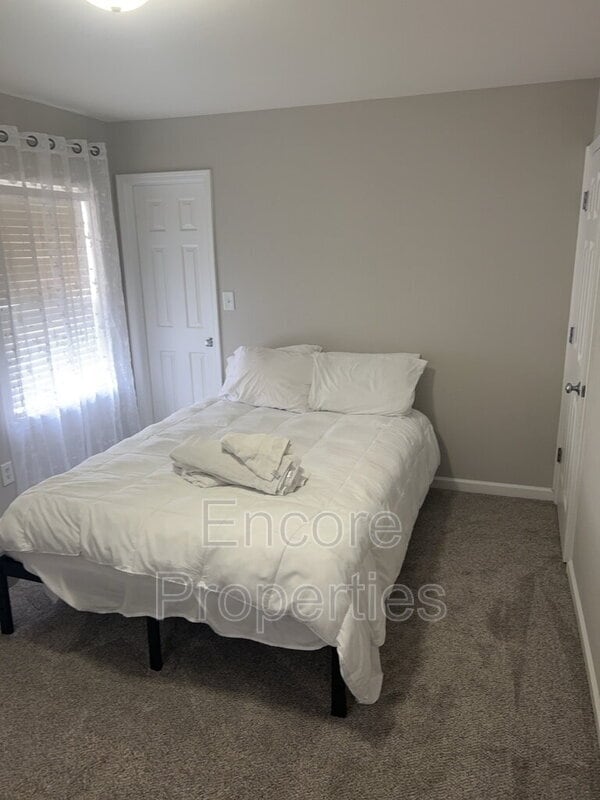 Building Photo - 4504 Bay Point Dr