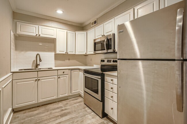 Building Photo - 2144 Dunsford Terrace