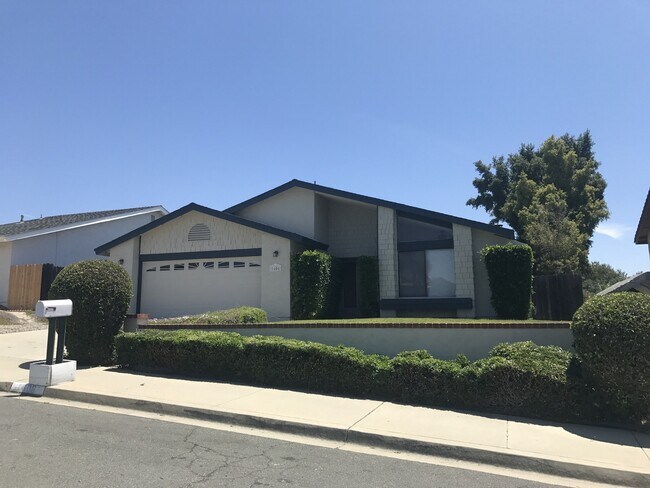 Building Photo - $4,200 p/mo - 3br/2ba in one of Oceanside's finest neighborhoods