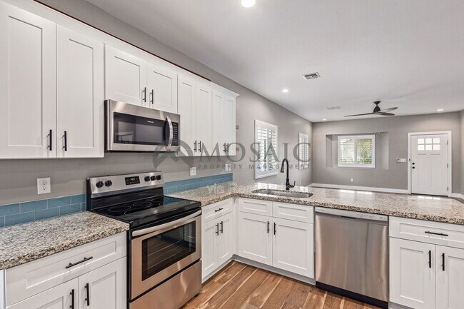 Building Photo - 5009 S 11th Pl