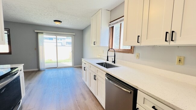 Building Photo - 431 S Village Ct