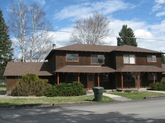 Building Photo - Downtown 2 bedroom duplex in Whitefish