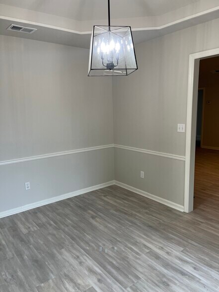 Building Photo - 11 Willow Oak Ct