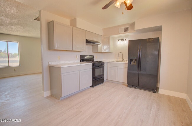 Building Photo - 518 W Battaglia Rd
