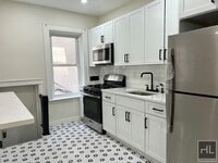 Building Photo - 4BR 1BA Floor Through Classic 7 w/ Parking...
