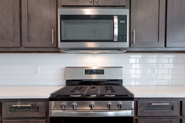 Building Photo - New Listing! Enclave at Parker Village!
