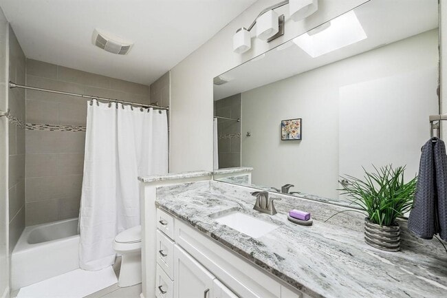 Building Photo - 409 Seawind St