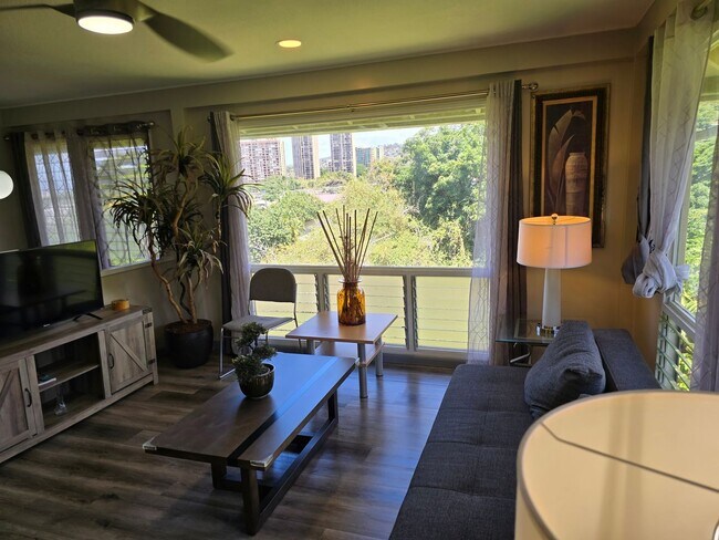 Building Photo - Central, 4 Parking Available, Furnished or...