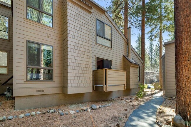 Building Photo - Great location in Incline Village