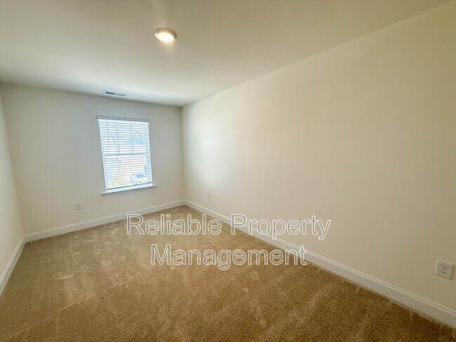 Building Photo - 32 Honeydew Wy