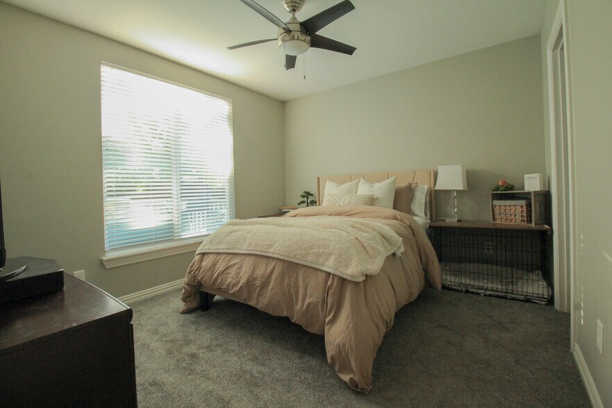 Bedroom 2 - 633 N Morris St