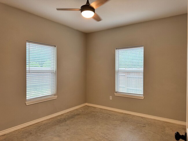 Building Photo - 13209 County Rd 499